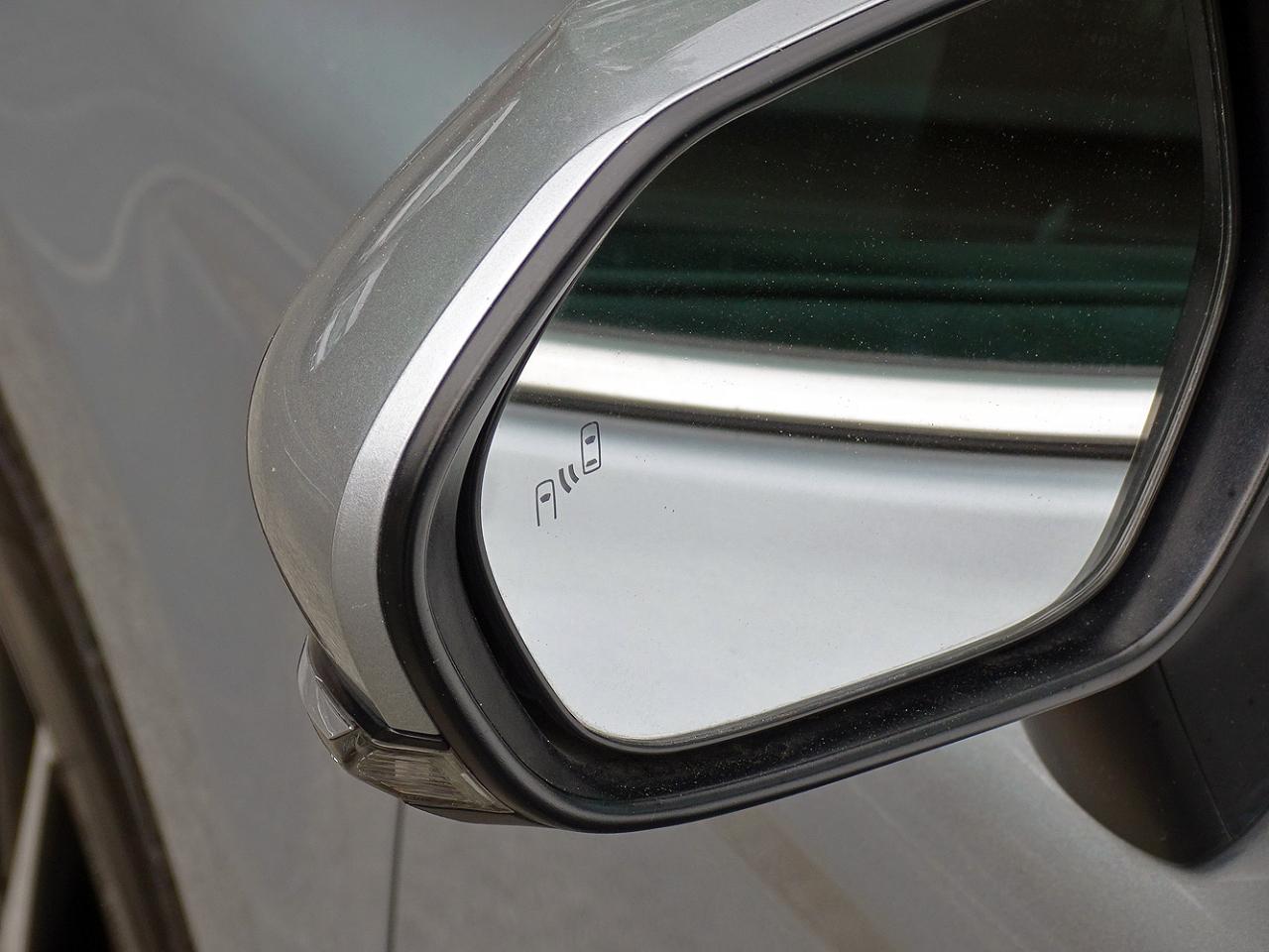 Toyota Camry SE Auto (Natl) 2024