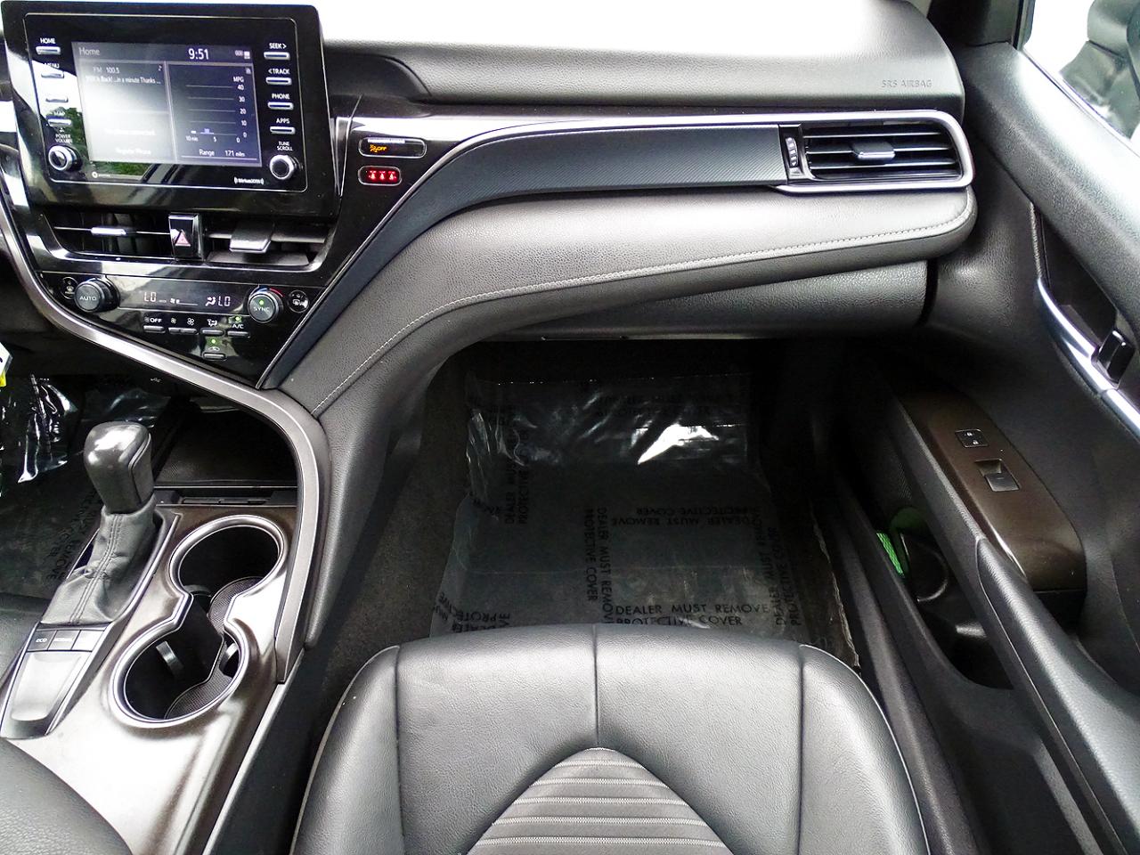 Toyota Camry SE Auto (Natl) 2024