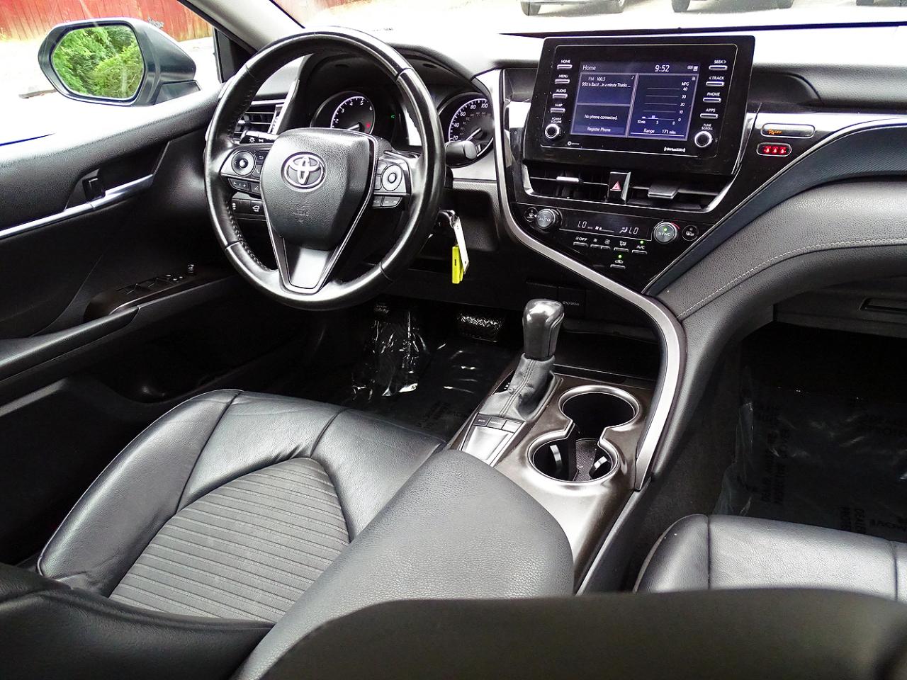 Toyota Camry SE Auto (Natl) 2024