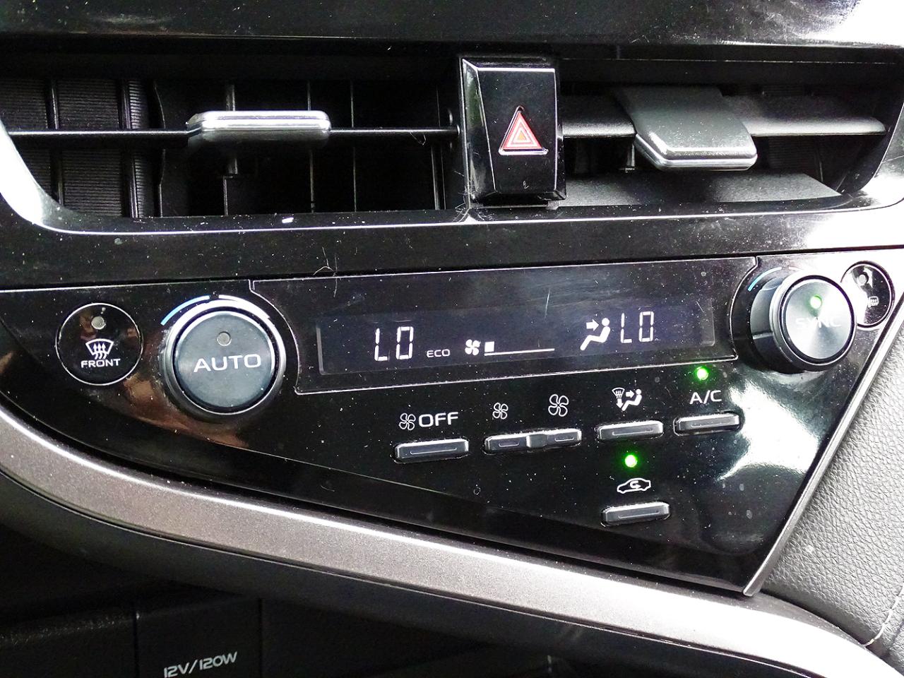 Toyota Camry SE Auto (Natl) 2024