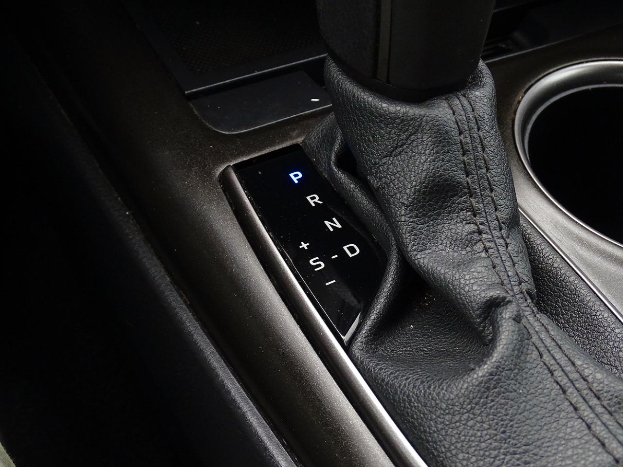 Toyota Camry SE Auto (Natl) 2024