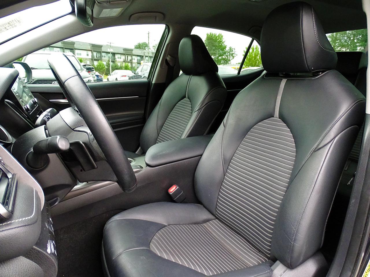 Toyota Camry SE Auto (Natl) 2022