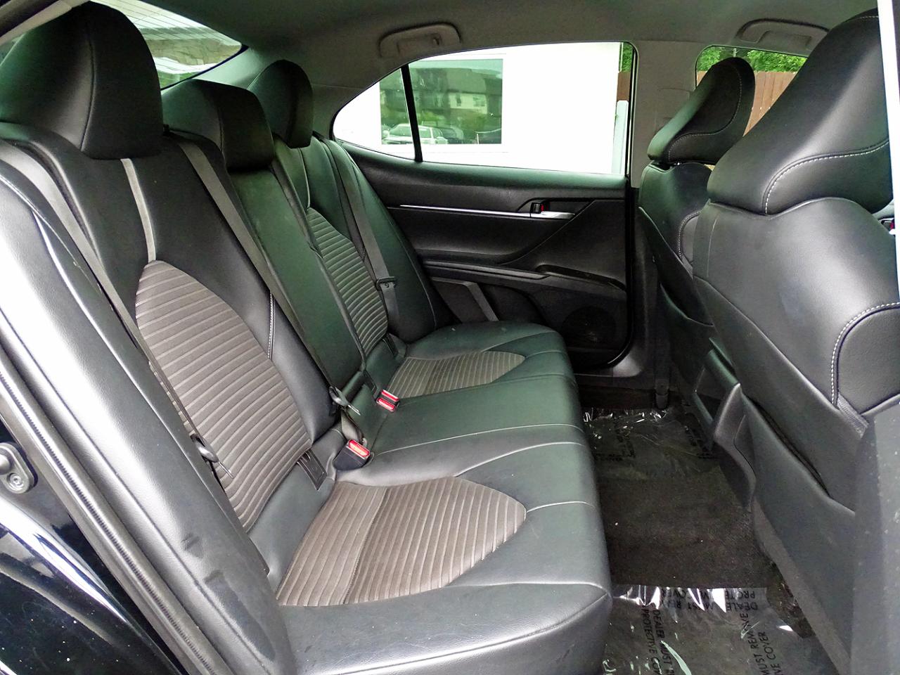 Toyota Camry SE Auto (Natl) 2022