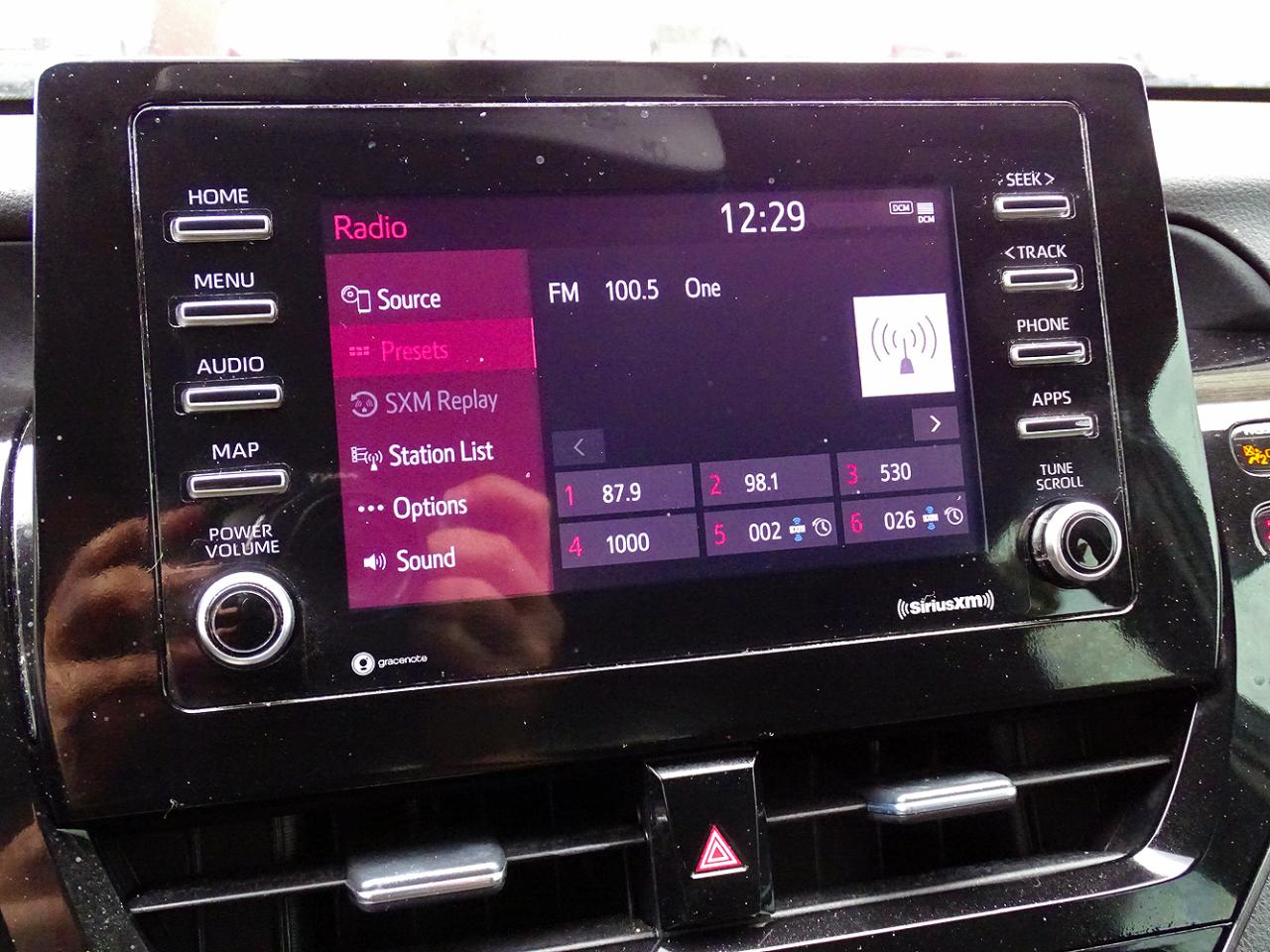 Toyota Camry SE Auto (Natl) 2022