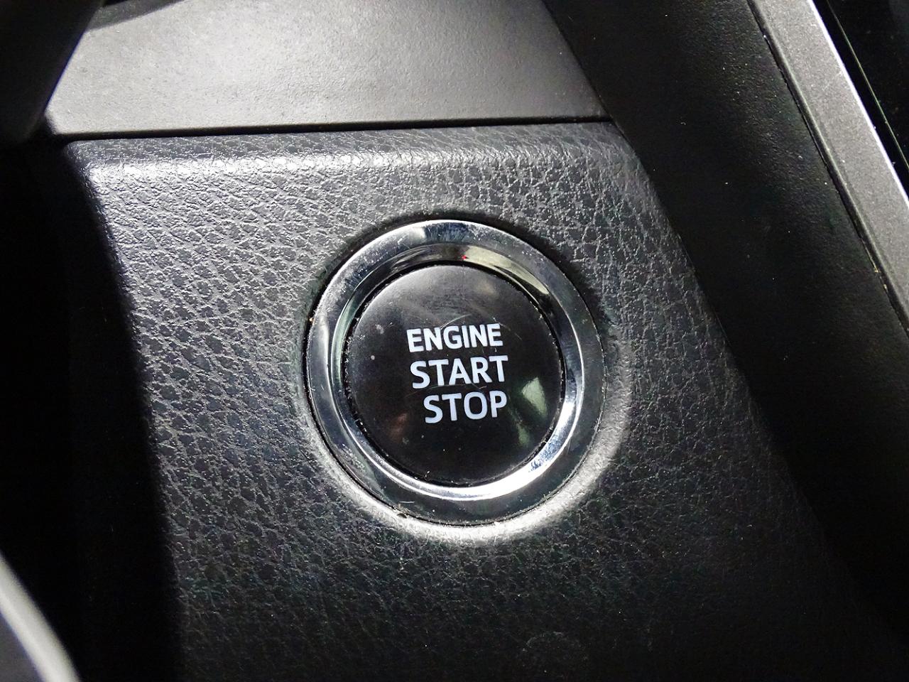 Toyota Camry SE Auto (Natl) 2022