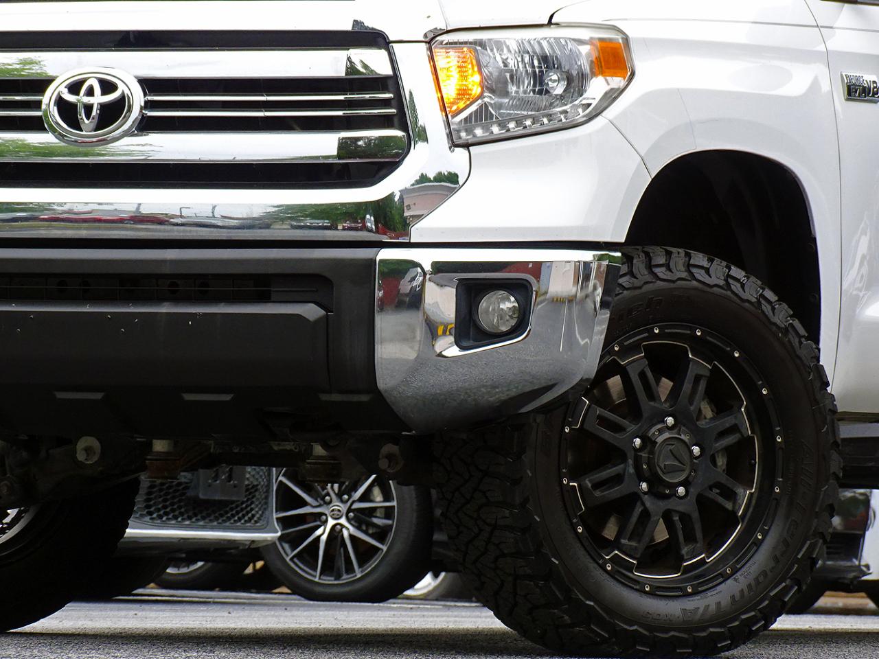 Toyota Tundra 4WD SR5 CrewMax 5.5' Bed 5.7L (Natl) 2017