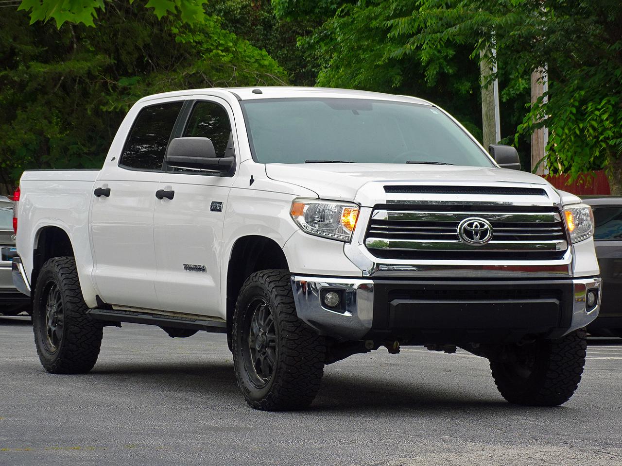 Toyota Tundra 4WD SR5 CrewMax 5.5' Bed 5.7L (Natl) 2017