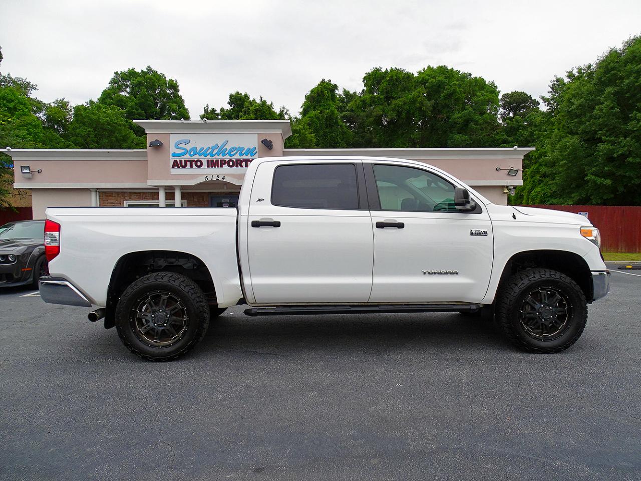 Toyota Tundra 4WD SR5 CrewMax 5.5' Bed 5.7L (Natl) 2017