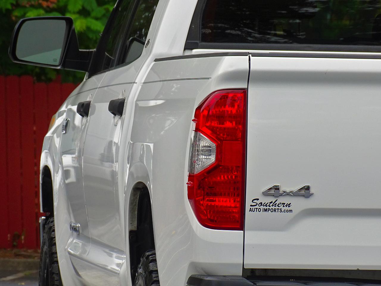Toyota Tundra 4WD SR5 CrewMax 5.5' Bed 5.7L (Natl) 2017
