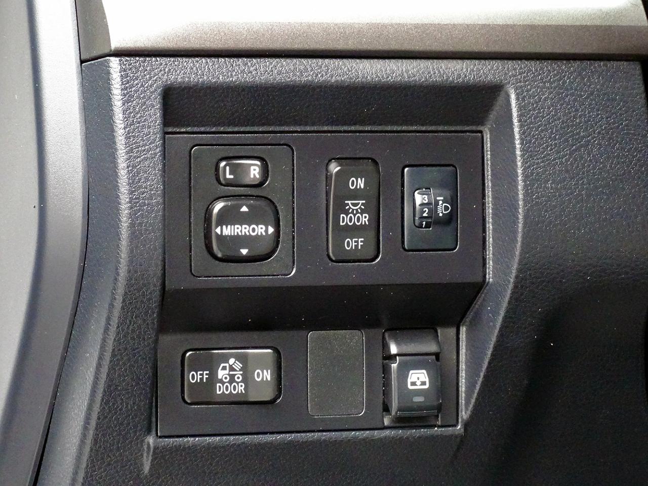 Toyota Tundra 4WD SR5 CrewMax 5.5' Bed 5.7L (Natl) 2017