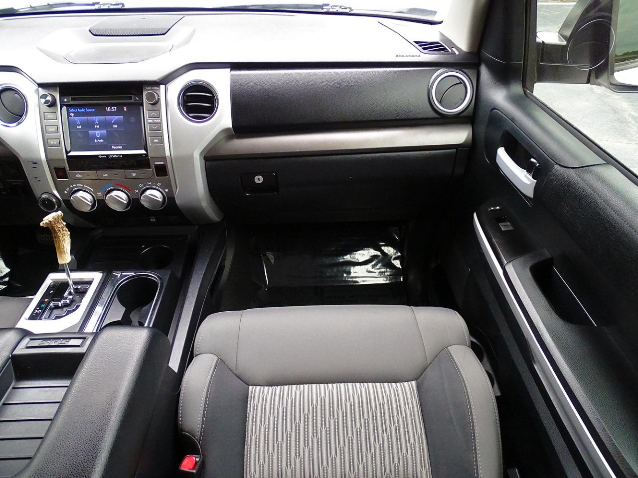 Toyota Tundra 4WD SR5 CrewMax 5.5' Bed 5.7L (Natl) 2017
