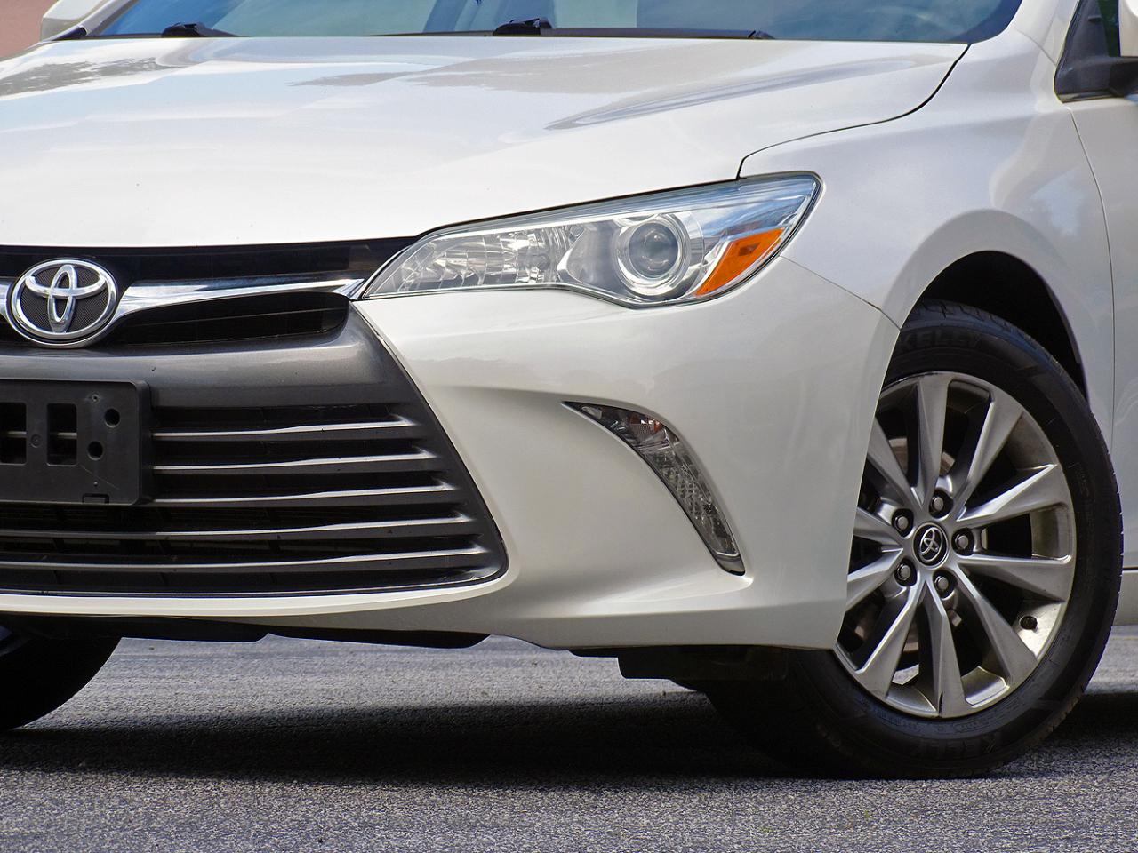 Toyota Camry 4dr Sdn I4 Auto XLE (Natl) 2015