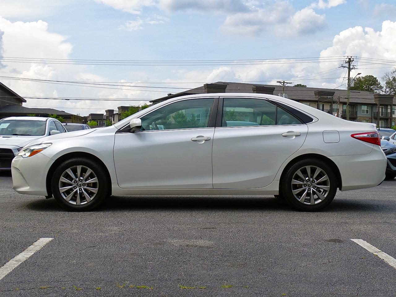 Toyota Camry 4dr Sdn I4 Auto XLE (Natl) 2015