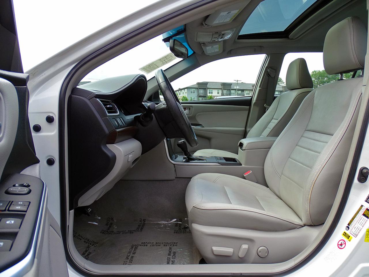 Toyota Camry 4dr Sdn I4 Auto XLE (Natl) 2015