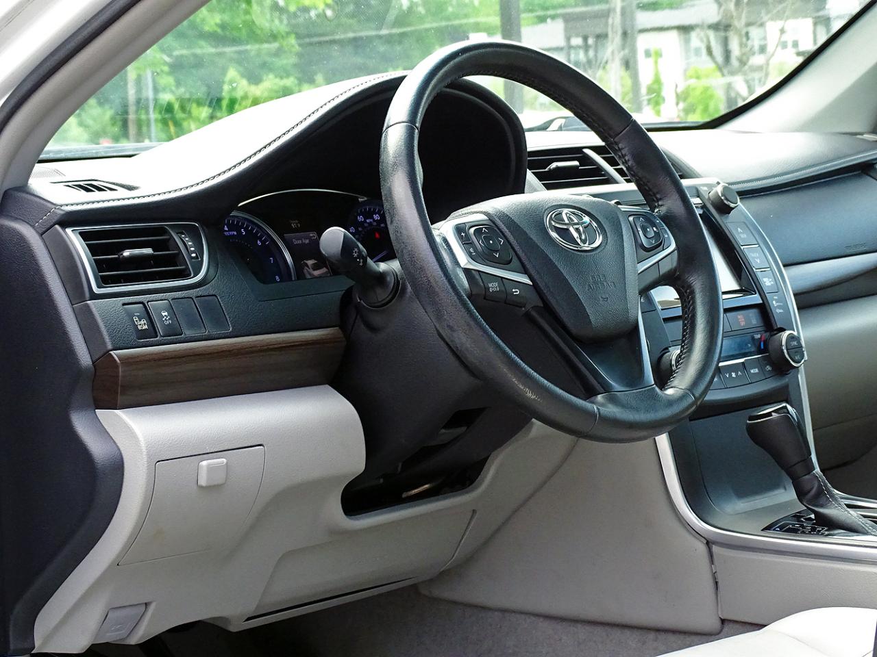 Toyota Camry 4dr Sdn I4 Auto XLE (Natl) 2015