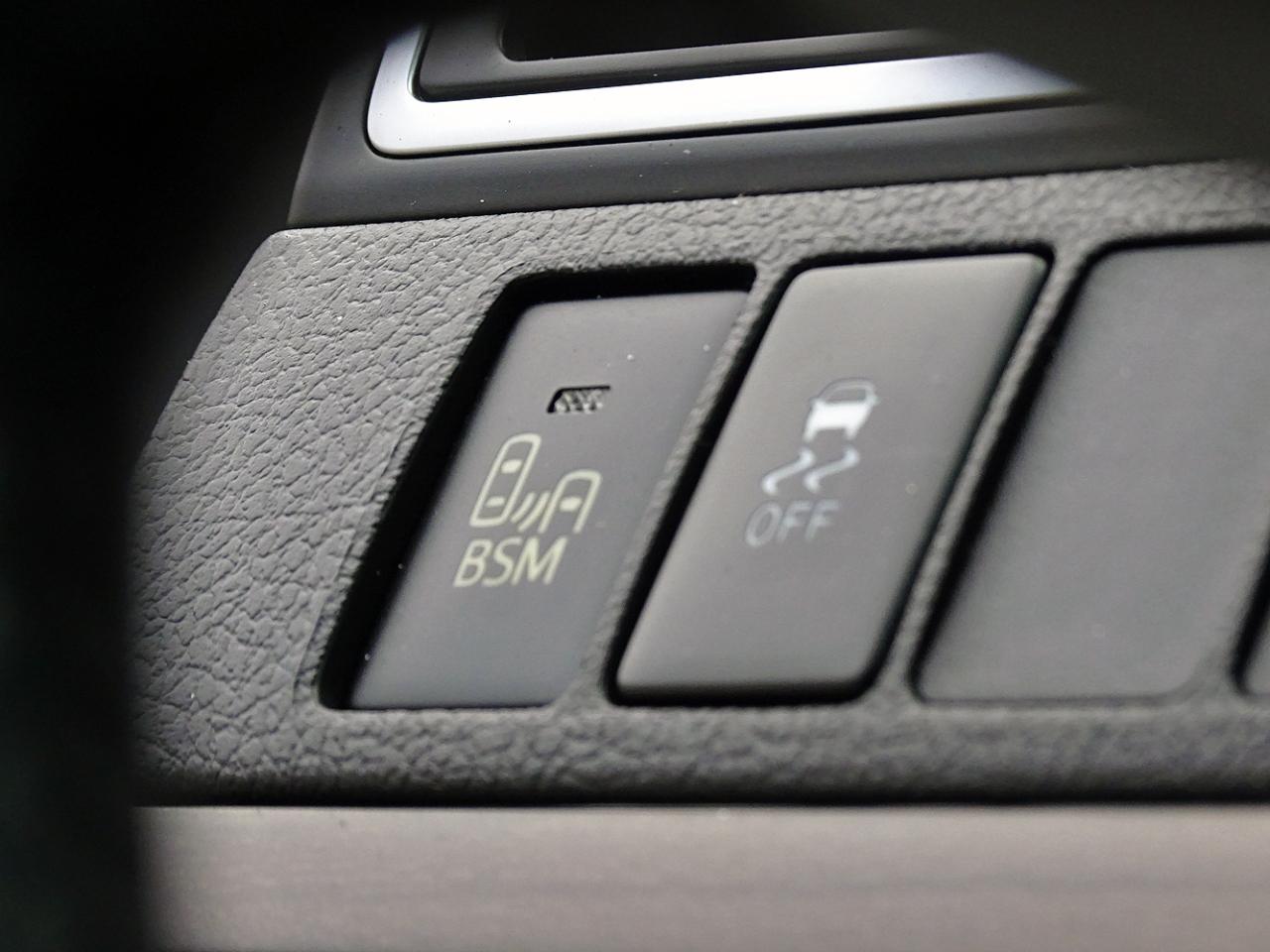 Toyota Camry 4dr Sdn I4 Auto XLE (Natl) 2015