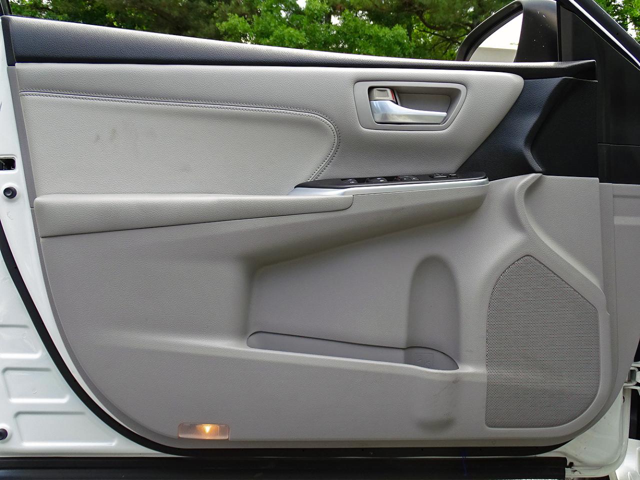Toyota Camry 4dr Sdn I4 Auto XLE (Natl) 2015