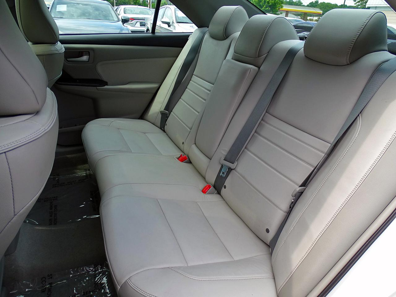 Toyota Camry 4dr Sdn I4 Auto XLE (Natl) 2015