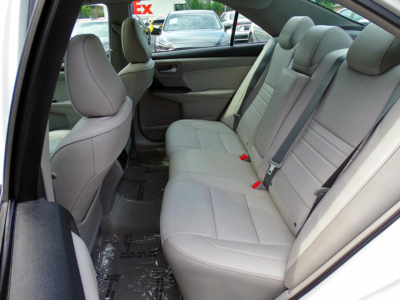 Toyota Camry 4dr Sdn I4 Auto XLE (Natl) 2015