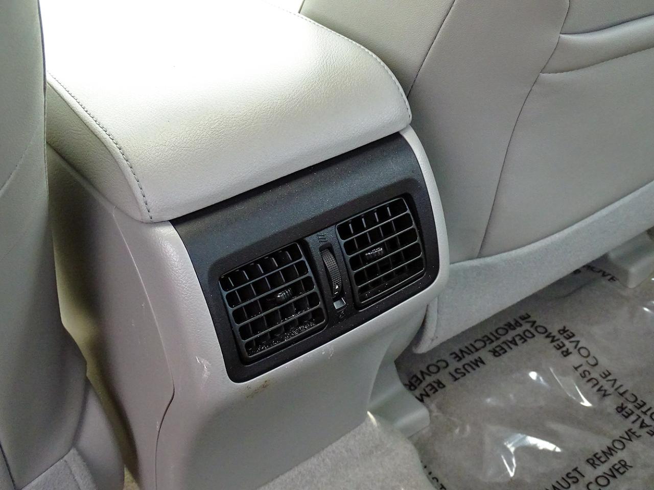 Toyota Camry 4dr Sdn I4 Auto XLE (Natl) 2015