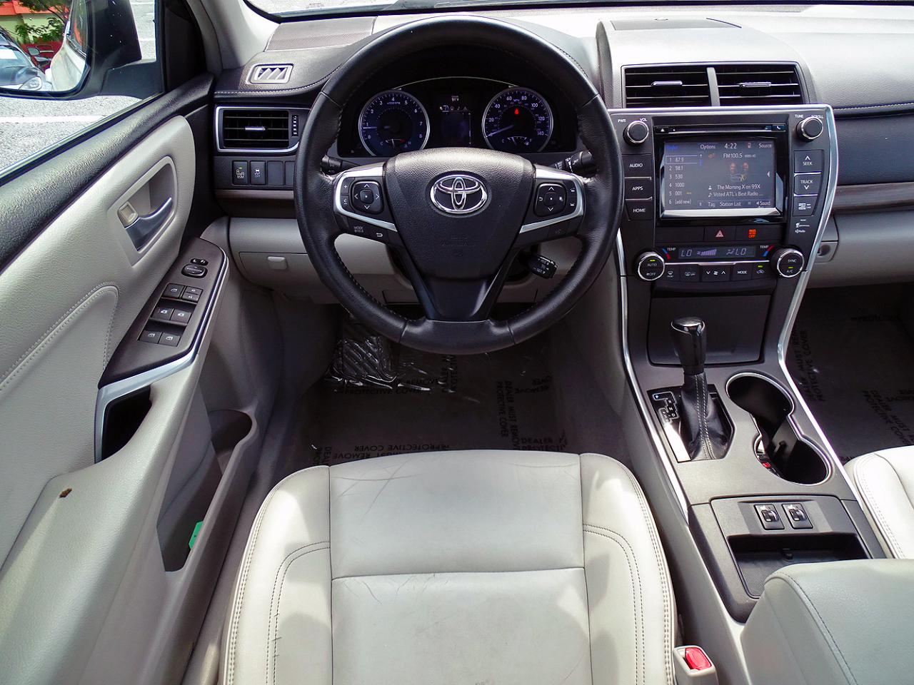 Toyota Camry 4dr Sdn I4 Auto XLE (Natl) 2015