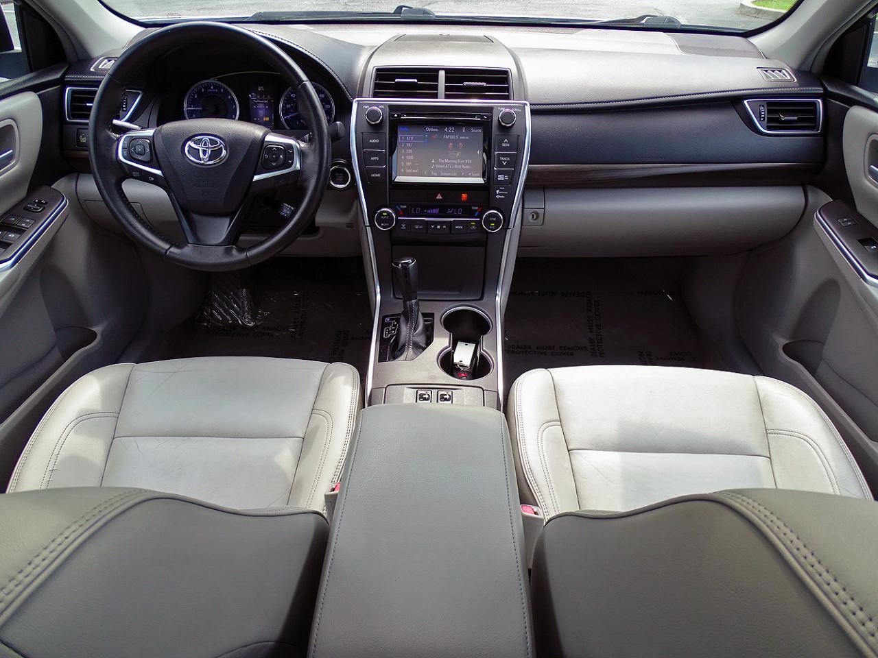 Toyota Camry 4dr Sdn I4 Auto XLE (Natl) 2015