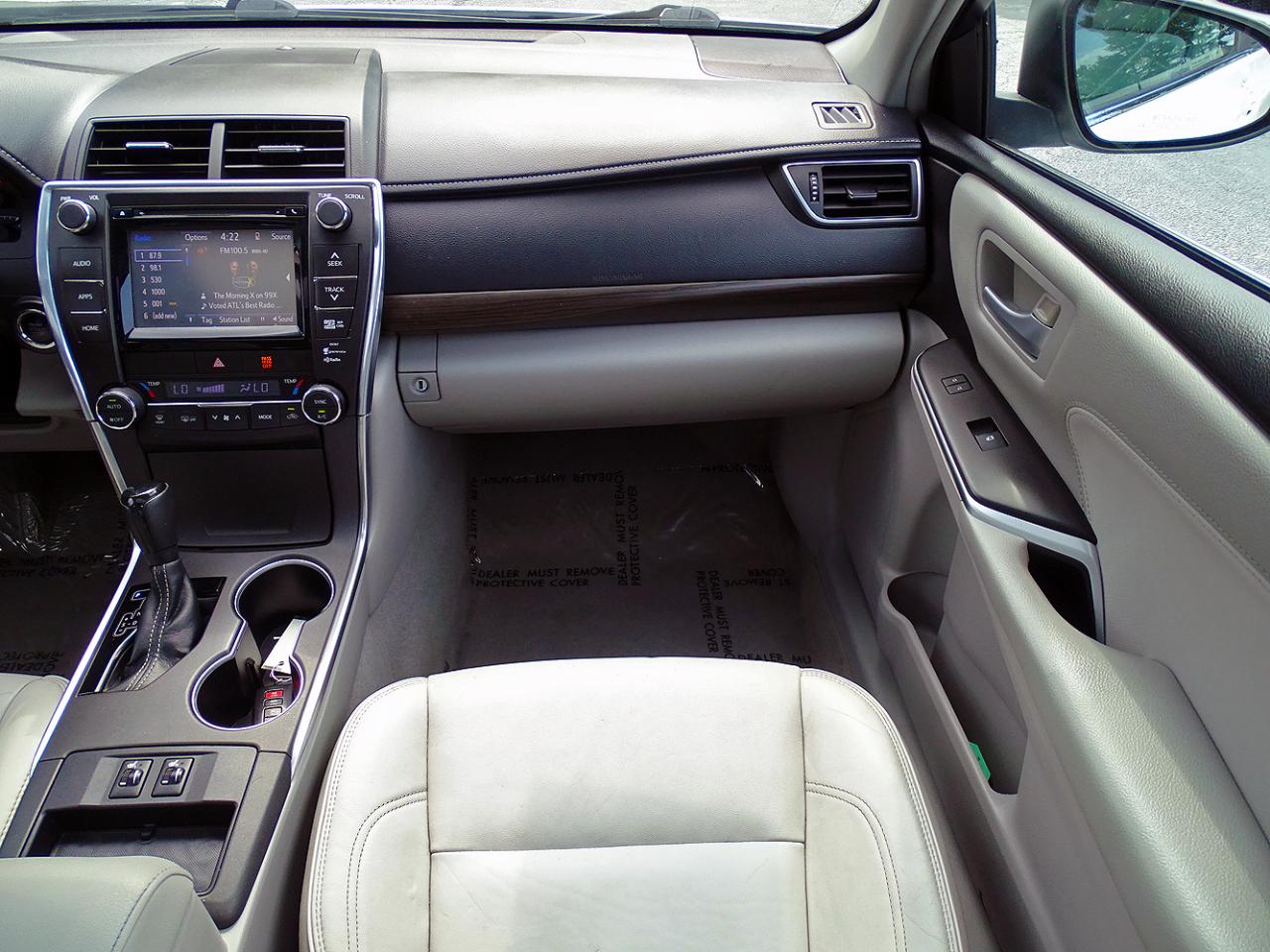 Toyota Camry 4dr Sdn I4 Auto XLE (Natl) 2015