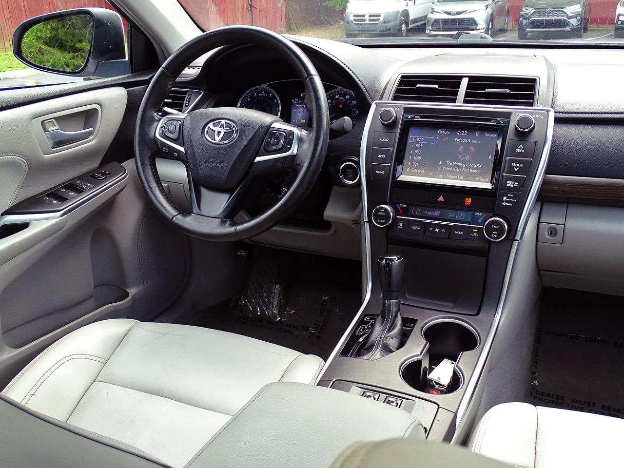 Toyota Camry 4dr Sdn I4 Auto XLE (Natl) 2015