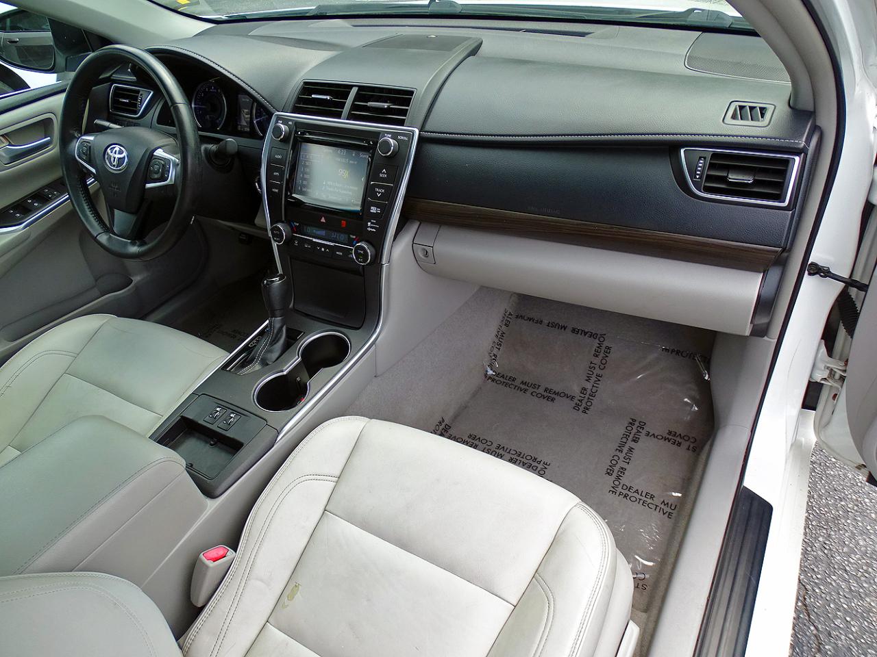 Toyota Camry 4dr Sdn I4 Auto XLE (Natl) 2015