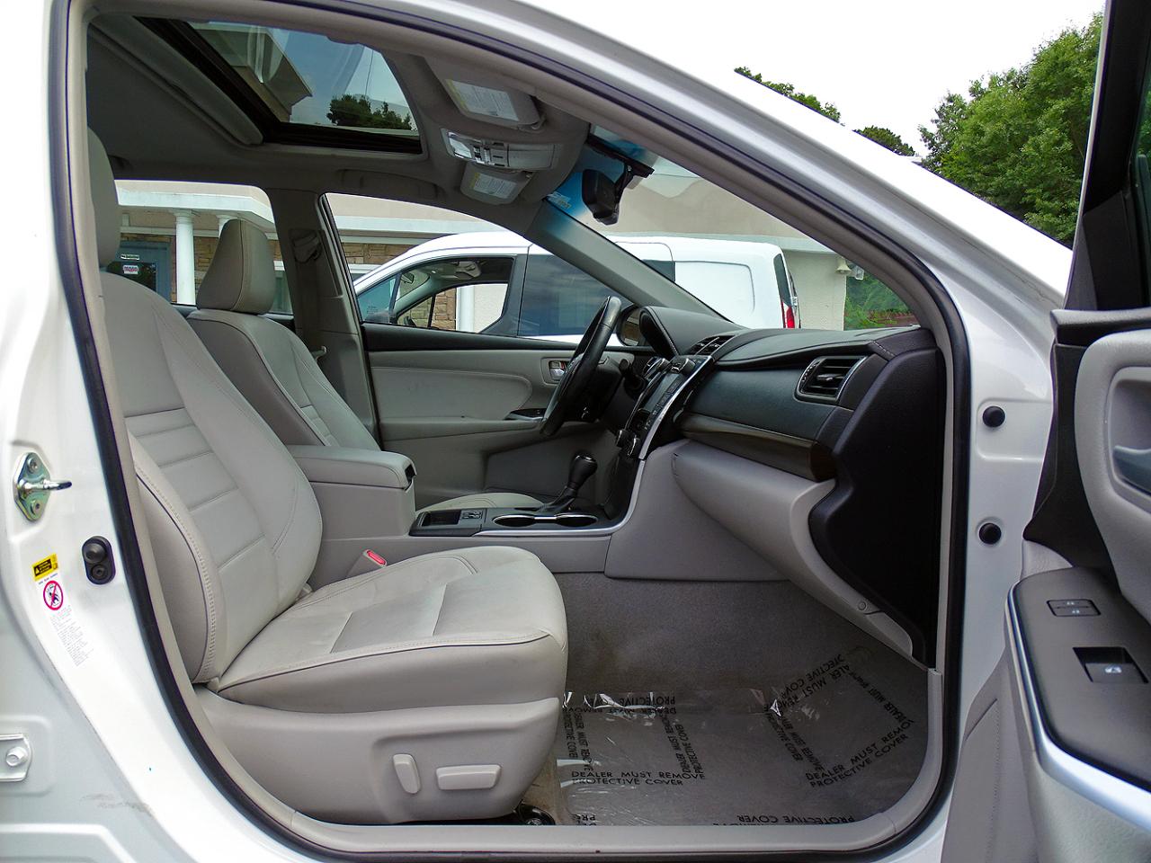Toyota Camry 4dr Sdn I4 Auto XLE (Natl) 2015