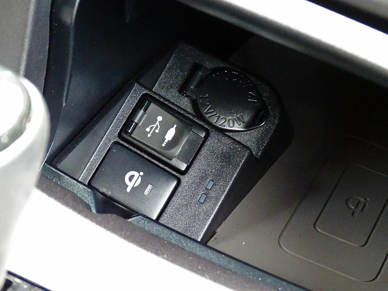 Toyota Camry 4dr Sdn I4 Auto XLE (Natl) 2015