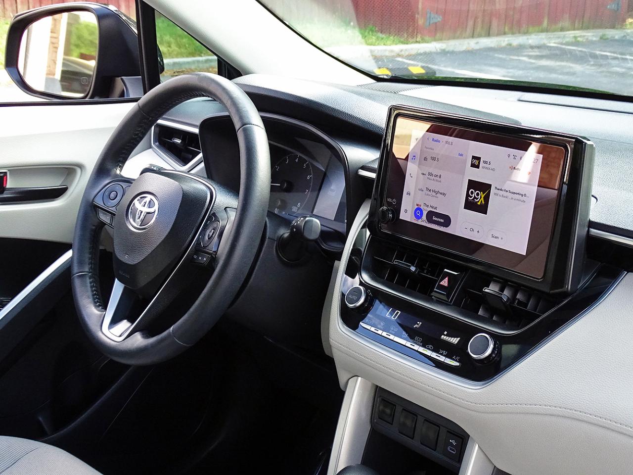 Toyota Corolla Cross LE 2WD (Natl) 2024