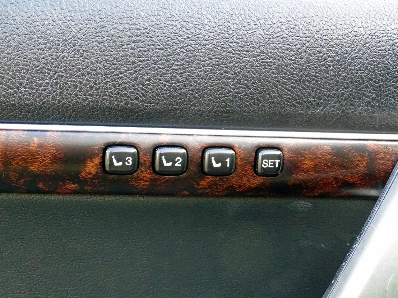 Toyota Land Cruiser 4dr 4WD (Natl) 2015