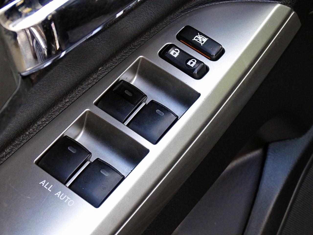 Toyota Land Cruiser 4dr 4WD (Natl) 2015