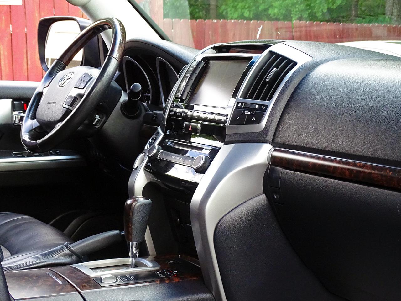 Toyota Land Cruiser 4dr 4WD (Natl) 2015