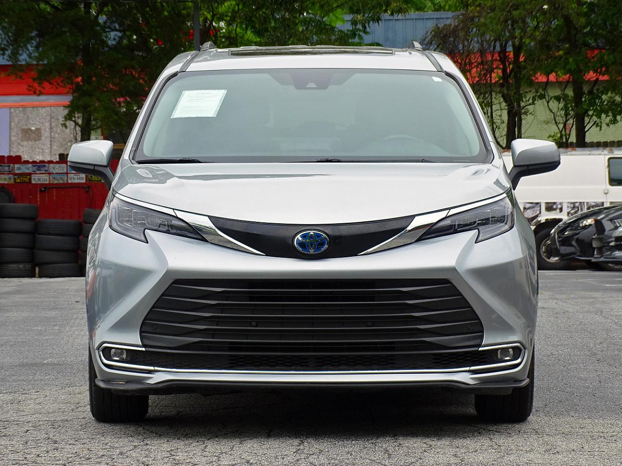 Toyota Sienna XLE FWD 8-Passenger (Natl) 2024
