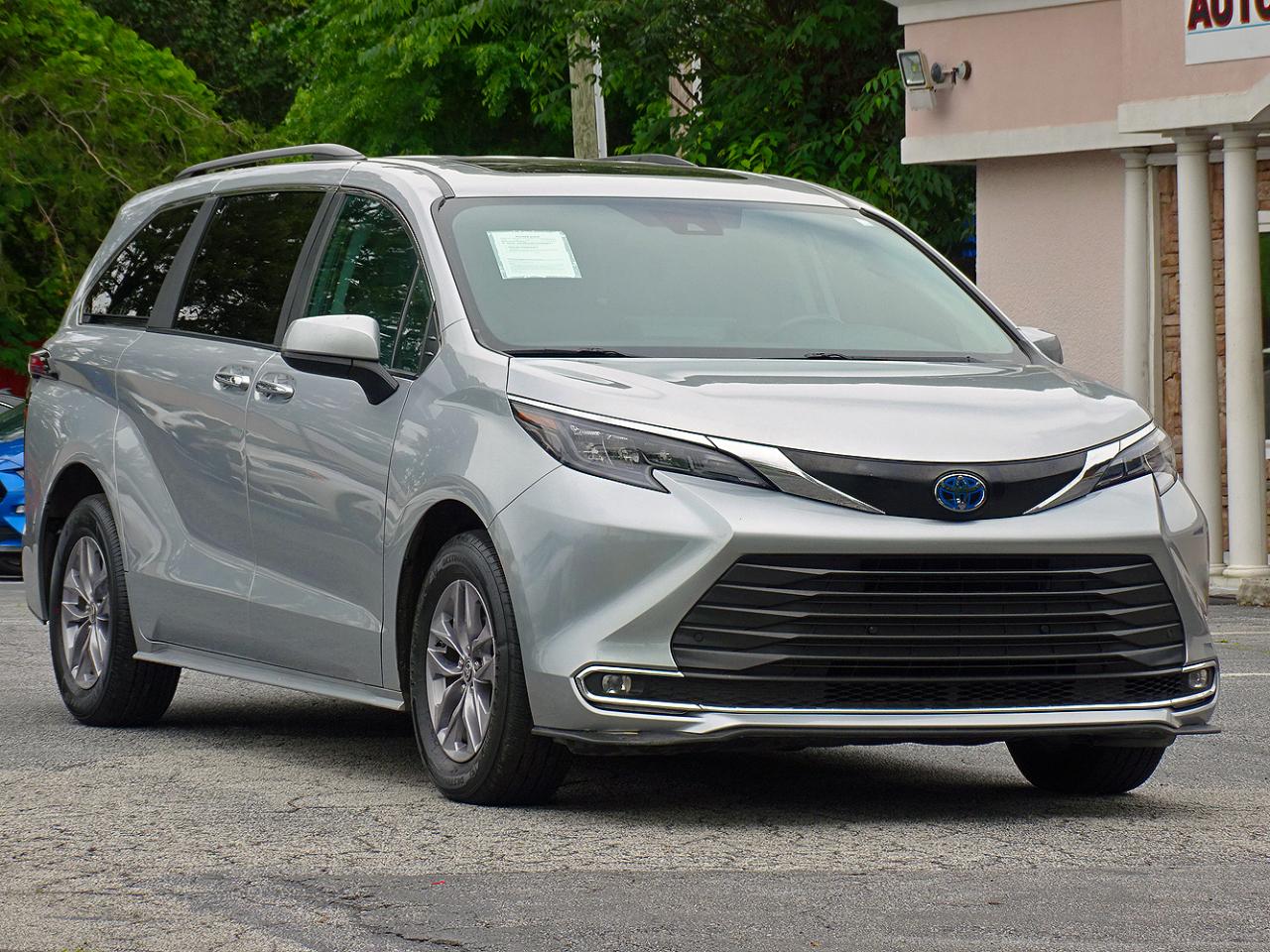 Toyota Sienna XLE FWD 8-Passenger (Natl) 2024