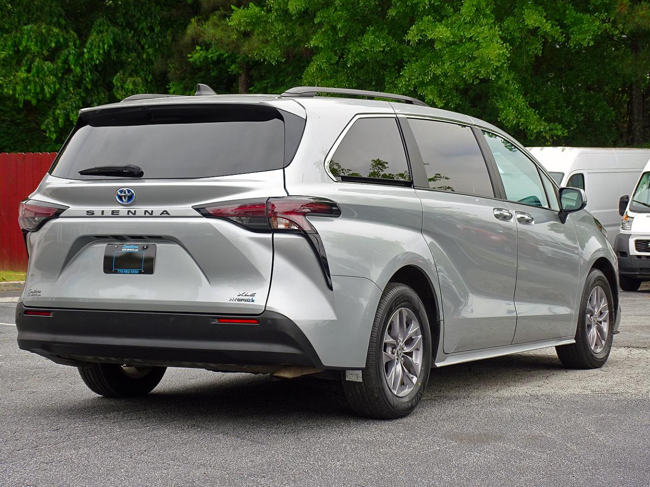 Toyota Sienna XLE FWD 8-Passenger (Natl) 2024