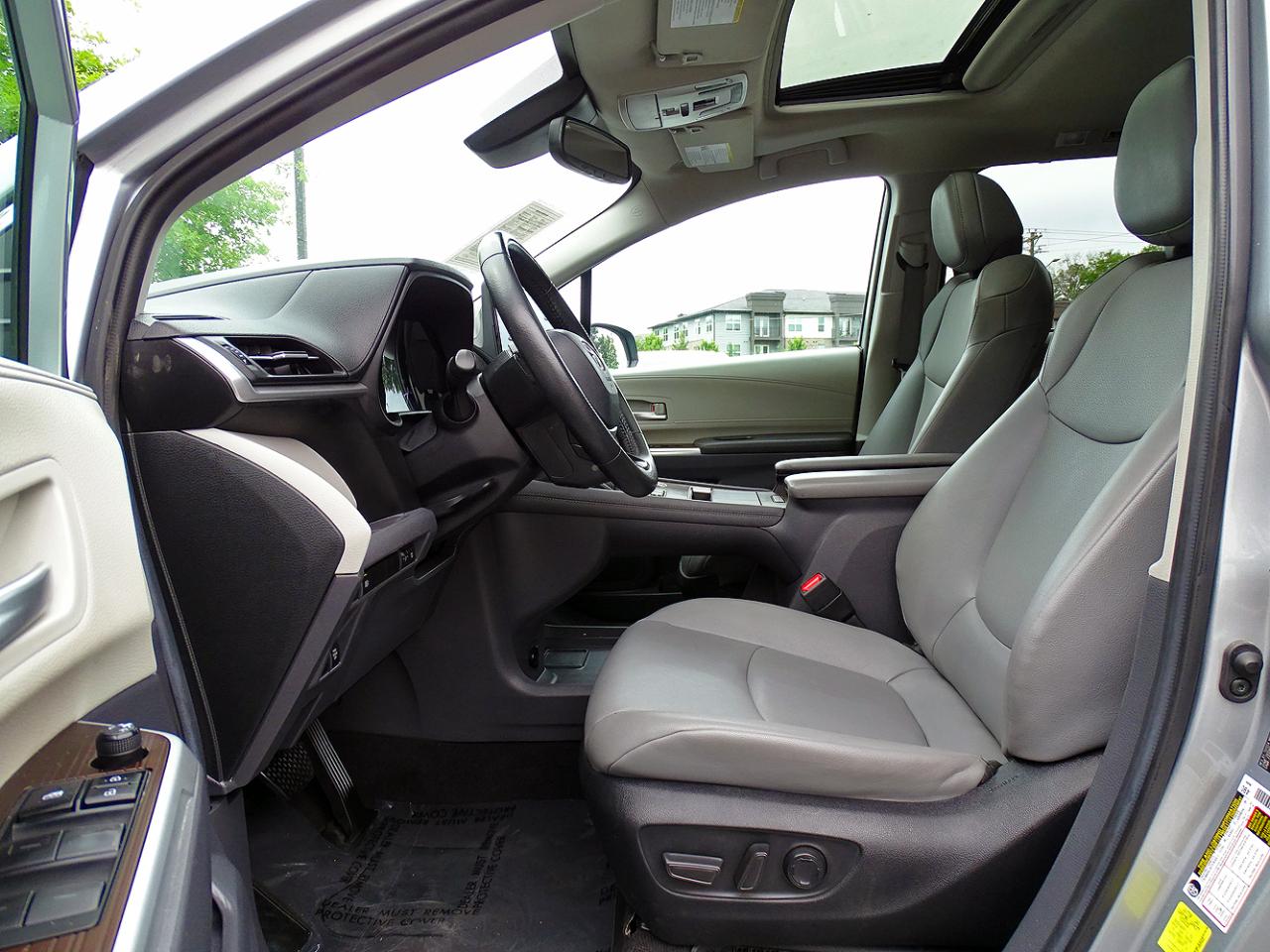 Toyota Sienna XLE FWD 8-Passenger (Natl) 2024