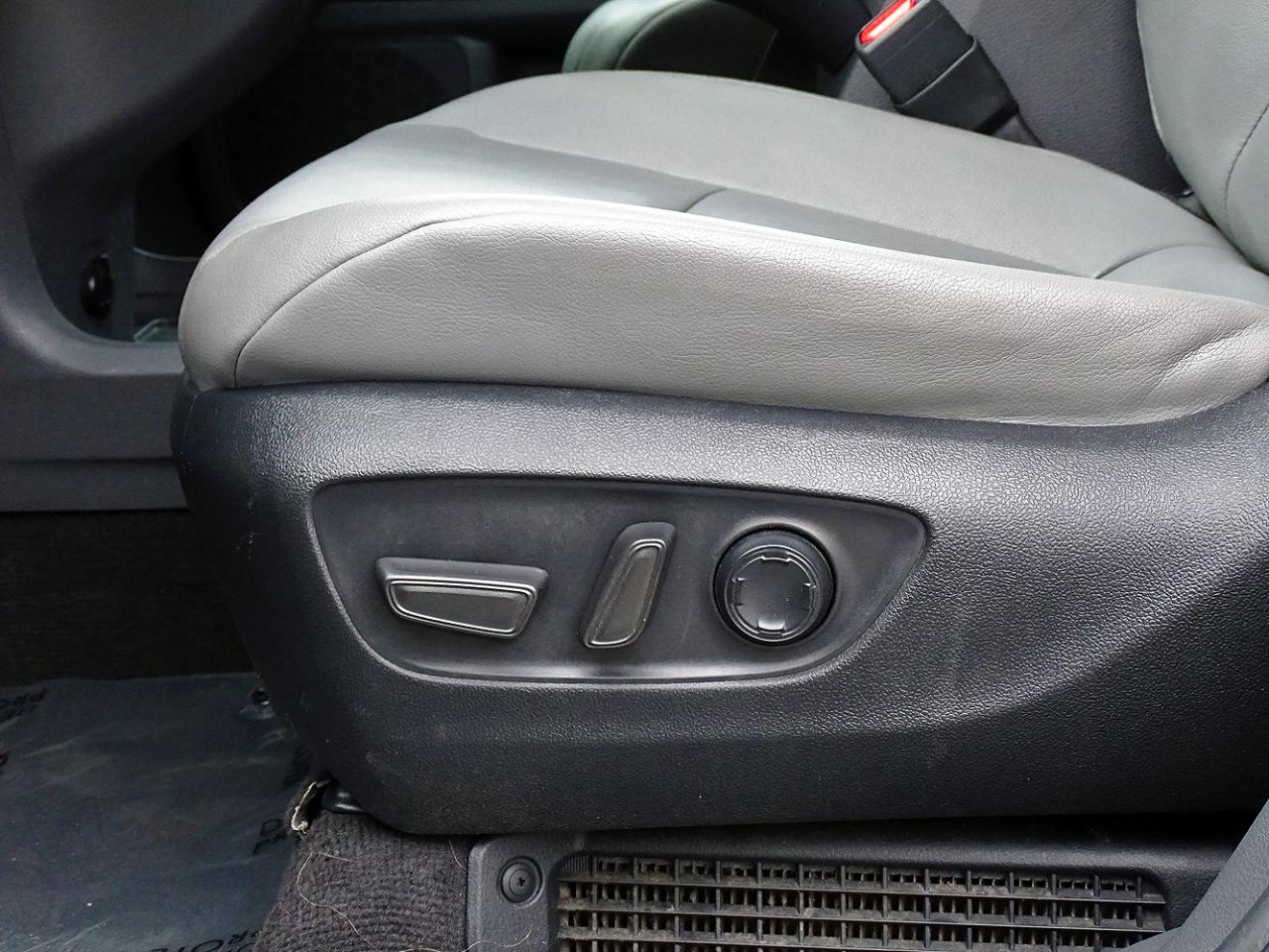 Toyota Sienna XLE FWD 8-Passenger (Natl) 2024