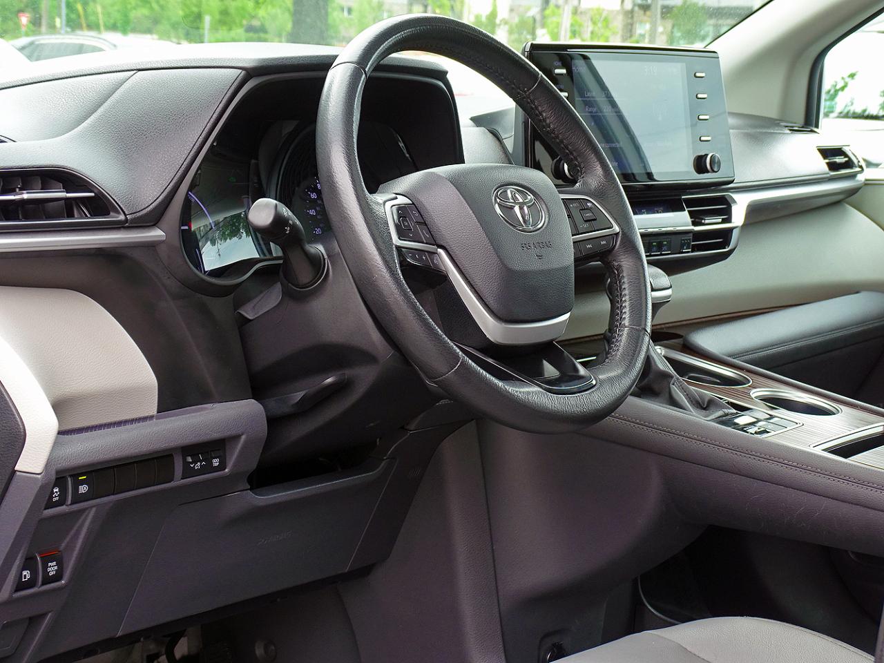 Toyota Sienna XLE FWD 8-Passenger (Natl) 2024