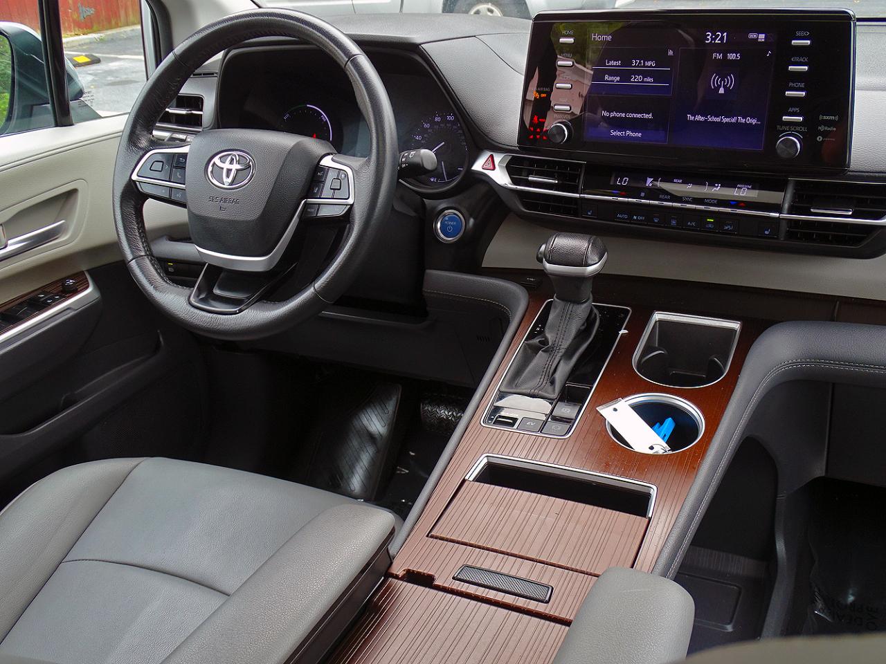 Toyota Sienna XLE FWD 8-Passenger (Natl) 2024