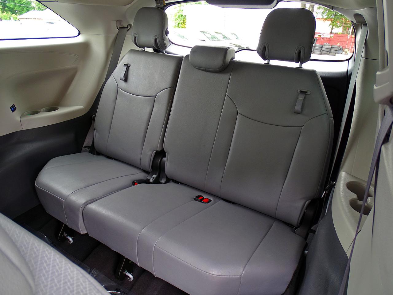 Toyota Sienna XLE FWD 8-Passenger (Natl) 2024