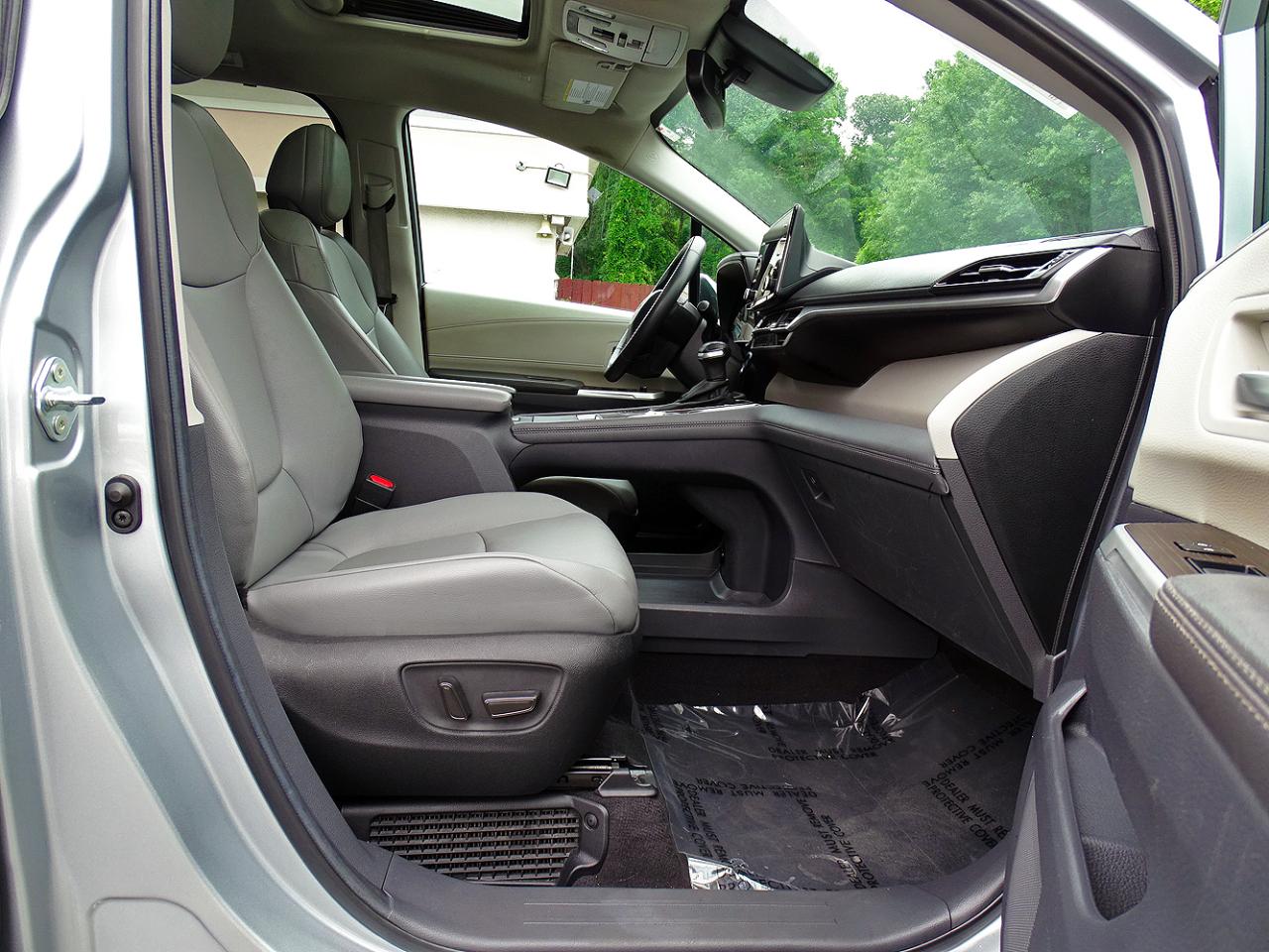 Toyota Sienna XLE FWD 8-Passenger (Natl) 2024