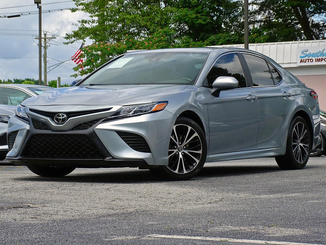 Toyota Camry SE Auto (Natl) 2020