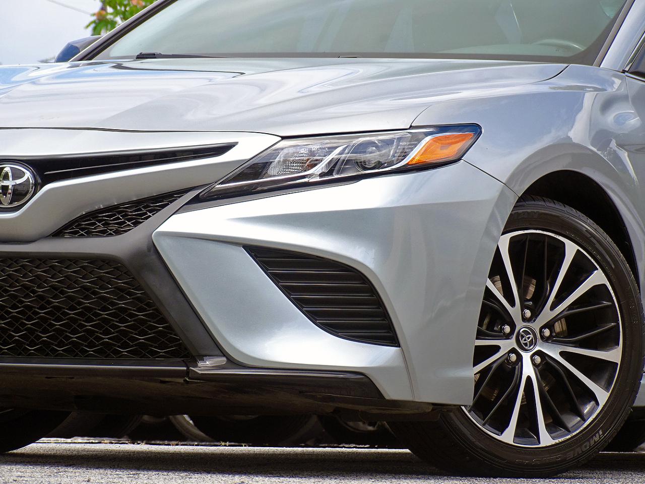 Toyota Camry SE Auto (Natl) 2020