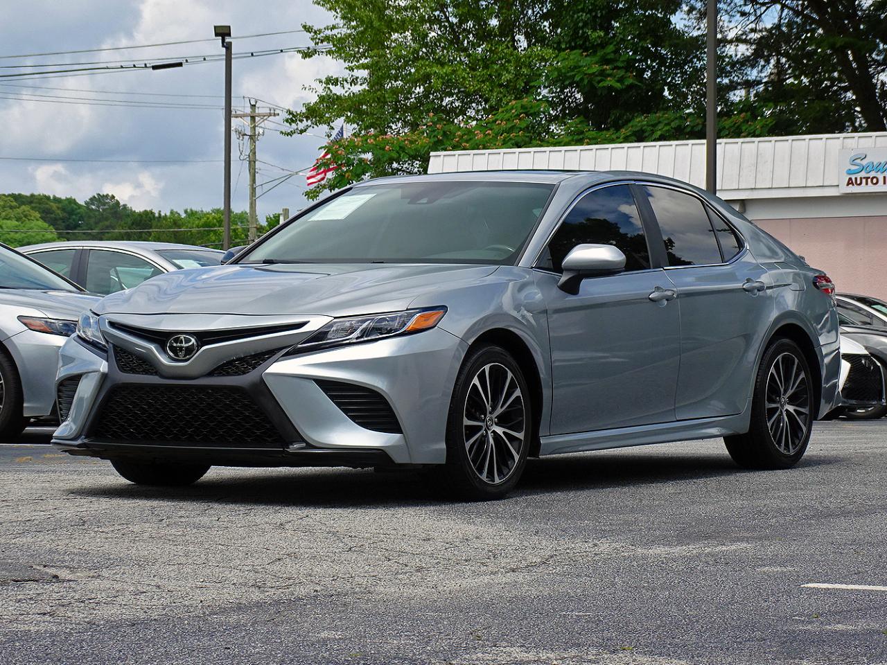 Toyota Camry SE Auto (Natl) 2020