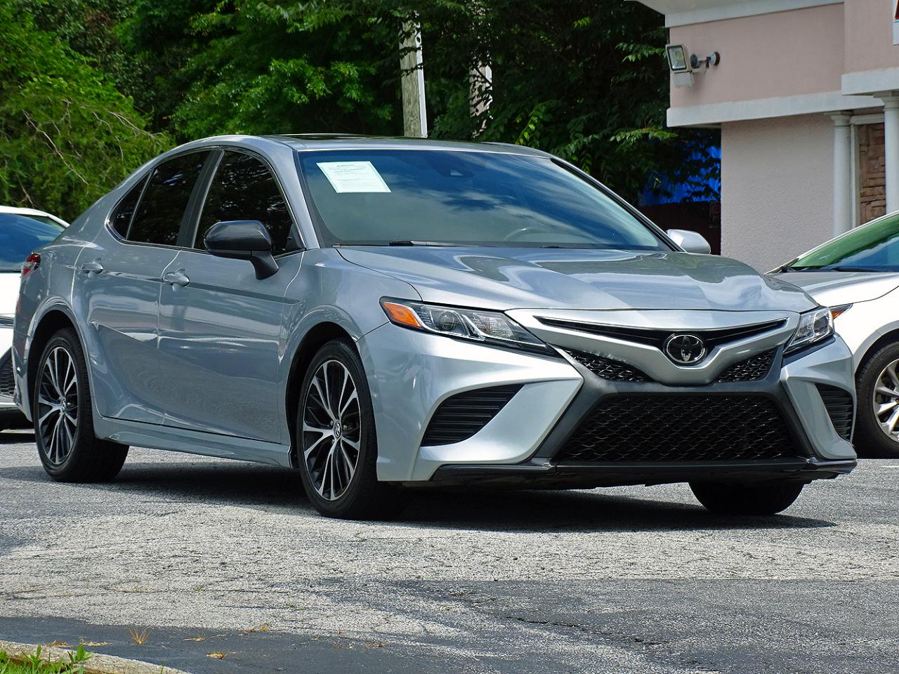 Toyota Camry SE Auto (Natl) 2020