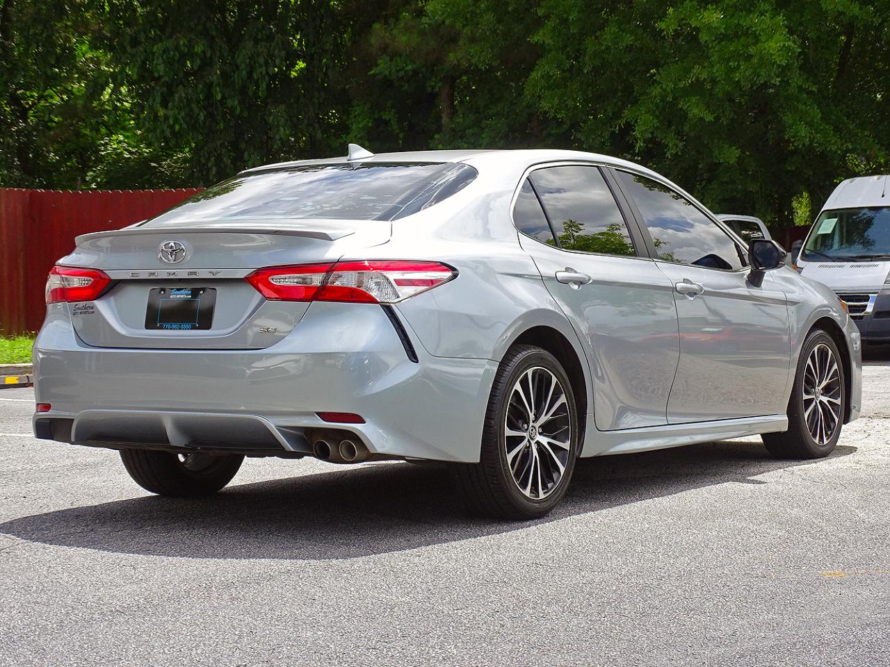 Toyota Camry SE Auto (Natl) 2020