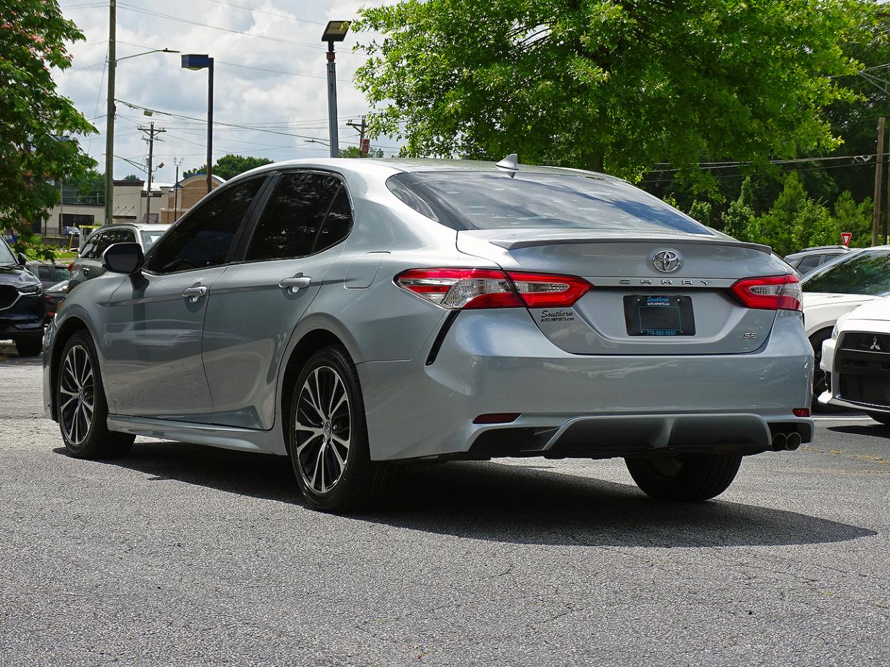Toyota Camry SE Auto (Natl) 2020